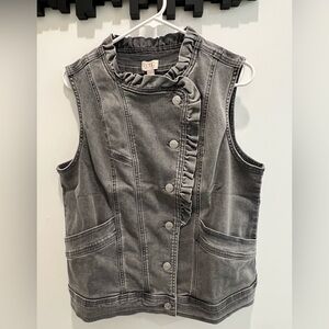 🩶Gray Sleeveless Denim Vest with Ruffle Trim🩶